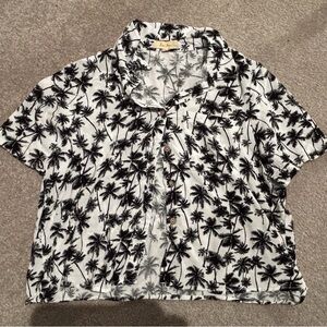Love Notes Cropped Palm Tree Print Short Sleeve Button-Up Blouse Size Medium